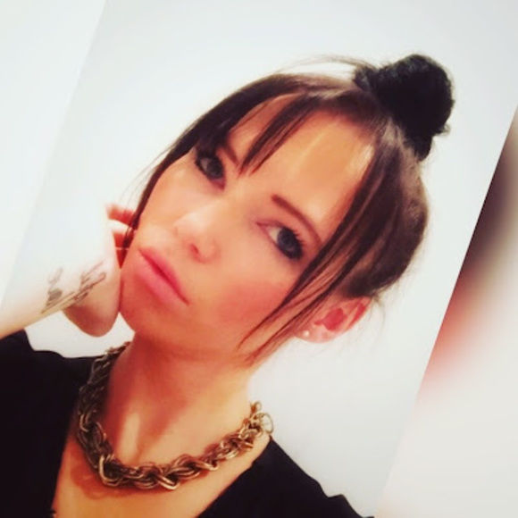 Meet your Posher, Ashley - Picture 1 of 1